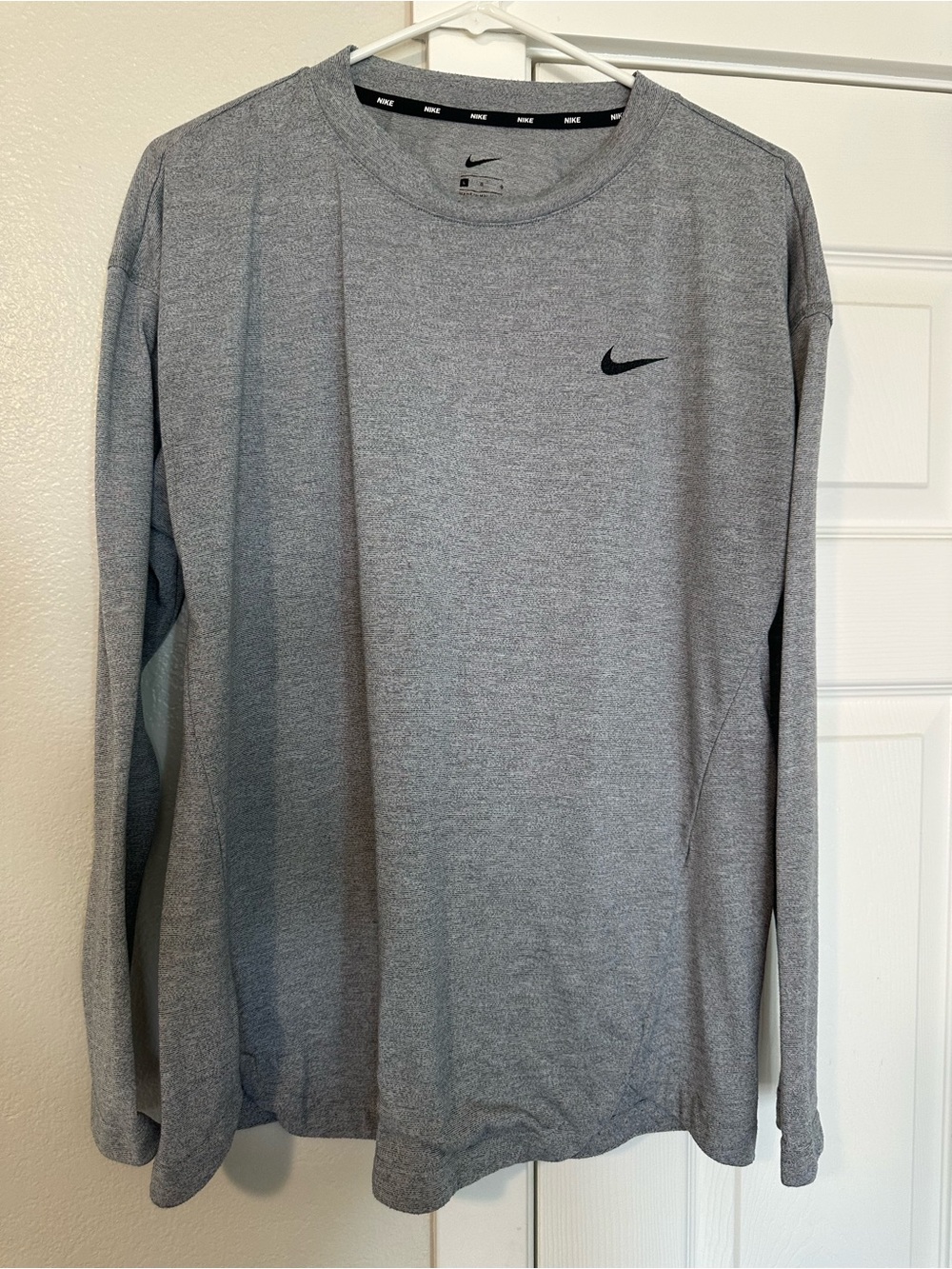 Nike Gray Heather Long Sleeve Crew Neck Top